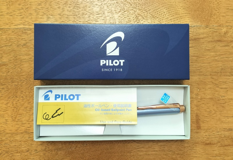 PILOTの化粧箱のフタを開けたところの画像